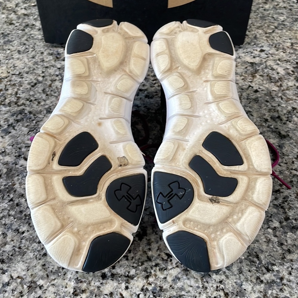 Under Armour Shoes - Picture 6 of 9